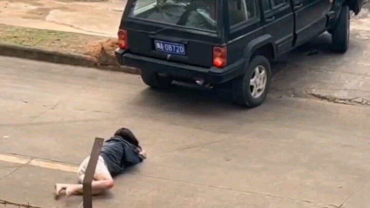 The “Bleach” crew literally drove a car over the stunt performer’s head! The original video is terri