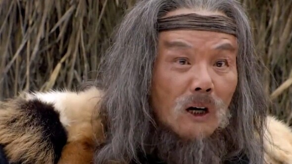 Shun invented advanced tools to mass-produce 4,000-year-old water purifiers, ensuring everyone had a