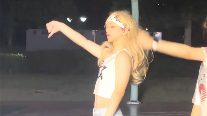 Mahasiswa pascasarjana pria berganti-ganti antara kekasih Amerika dan gadis seksi berambut pendek, m