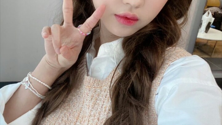 Low-quality and unpleasant vs. high-quality and pleasant, the extremes of female idols' solo song se