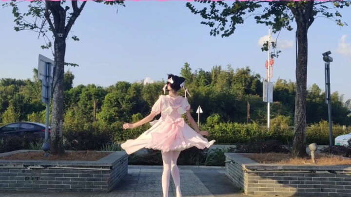 I'm sorry for dancing so cutely in a magical girl's skirt.