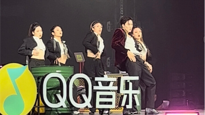 زاندو يستعرض بشكل رائع في تصوير مباشر وجهًا لوجه@مسابقة QQ Music للرقص في الشوارع