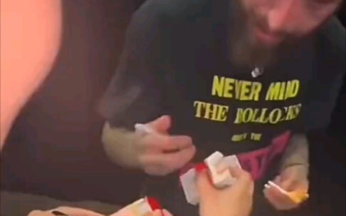 后来他找遍整个英格兰，再没找到那颗能压得住心事的红利群