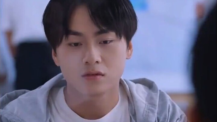 ฉากหน้าเคาน์เตอร์ เธอใช้มือของตัวเองไล่ผู้มีพระคุณที่ช่วยชีวิตเธอ!