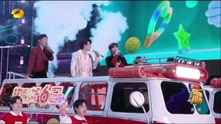 เปิดเวทีด้วยศิลปินรวม New Year's Eve Party Hunan TV