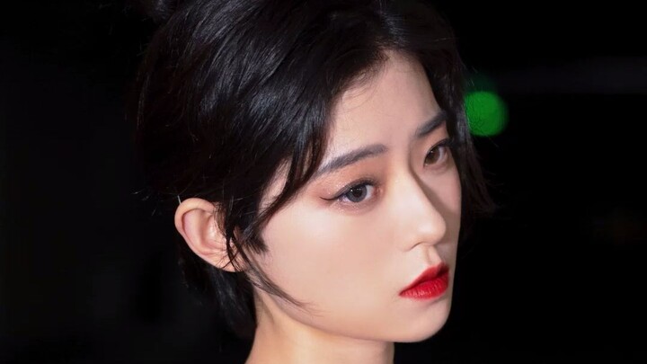 Ju Jingyi is truly a beauty—whether it’s a makeup imitation or just her, the makeup looks are absolu