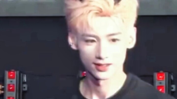 Holy cow! Isn’t this the esports‑novel男主 vibe right here?! Blonde guy, kill me! [Bai Jingting]