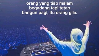 Dan orang gila itu saya-^