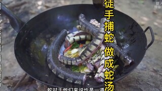 Orang Vietnam berlomba menangkap ular dengan tangan kosong untuk dimakan sebagai camilan pedas