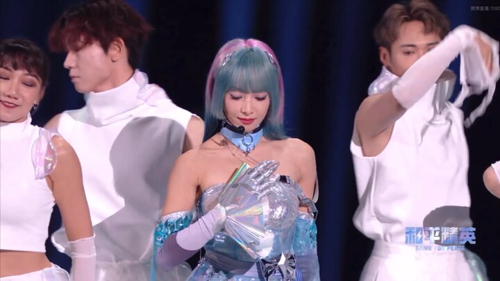 Sial! Seberapa keren sih panggung perdana lagu baru Song Qian yang tampil cosplay sebagai karakter P