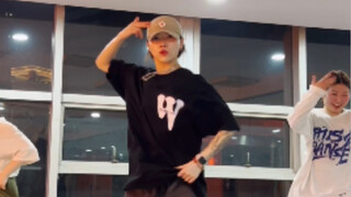 تصميم رقصة GD "A Boy" Woomin Jang هو مجرد حب!