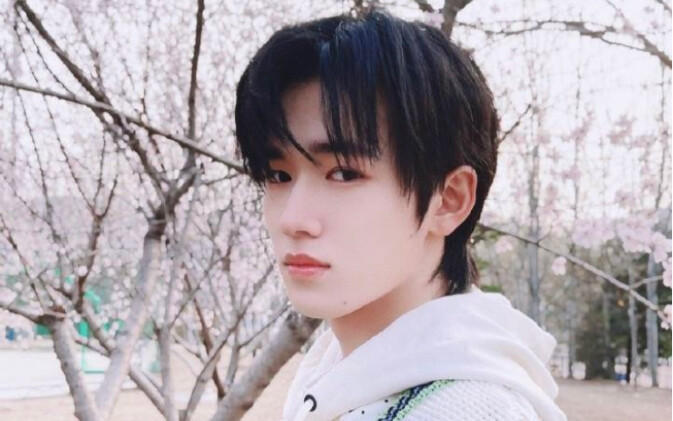[Song Yaxuan] Challenge! Photographing with Spring