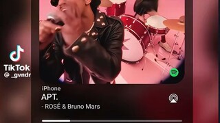 Apt blackpink Rose and Bruno Mars