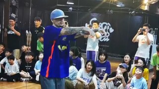 Chỉ cần một cú nổ là màn hình của tôi vỡ tan!