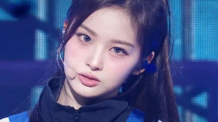 NMIXX's latest comeback track "See That" performance stage