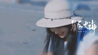 سقف الزهور البيضاء في الوسط الفني الداخلي