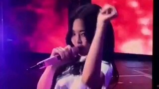【JENNIE】Sau khi làm dấu OK, cô ấy bắt đầu rap dữ dội