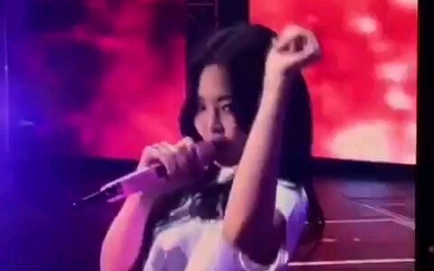 【JENNIE】Sau khi làm dấu OK, cô ấy bắt đầu rap dữ dội