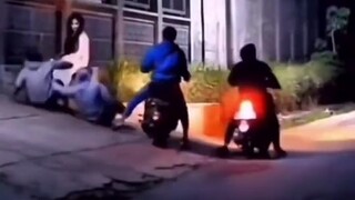 الطريقة الأسلم للفتيات عند الخروج ليلاً هي وضع قناع الوجه.