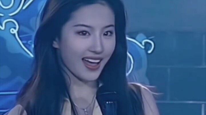 Orang lain kalau semakin diungkap, malah semakin canggung, tapi dia malah semakin memukau!