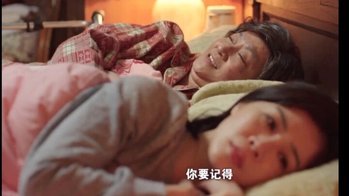 In “Miss Truth,” Chen Jialing scatters her grandmother’s ashes into the sea.