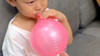 Mid-Autumn Festival is here—let's make a fun balloon lantern for the kids!