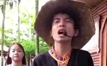 التعامل مع مرشد سياحي مرح مثل هذا يمنحك شعورًا بالراحة التامة!