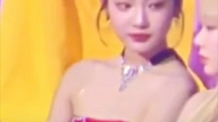 When Ningning pretends to be mean, I think she’s super cute—like a kid trying to act all grown-up.