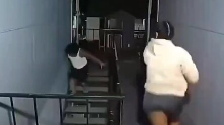 ดูท่าทางการเล่นนี้สิ ถือปืนไว้ถึงจะไม่หลุดโฟกัส!