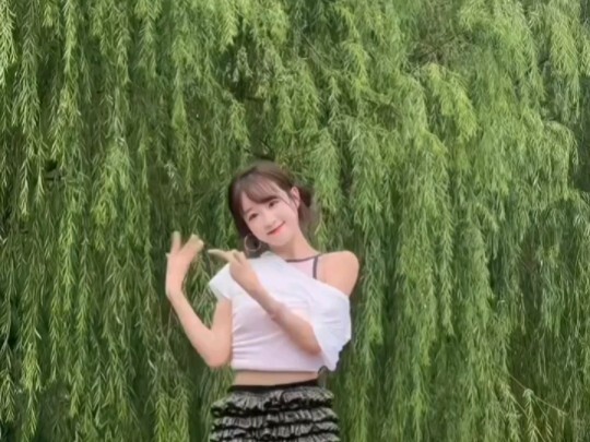 Li Zixuan dances to (G) I-DLE's "Klaxon" with refreshing power