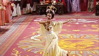 Green waist dance, one dance is stunning, teacher Zhou Jie is worthy of being the oriental beauty go