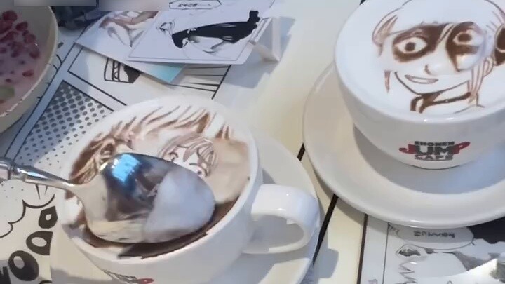 Gintama trao đổi ánh mắt của Gintama và Kagura với người thân và bạn bè trong quán cà phê nhảy