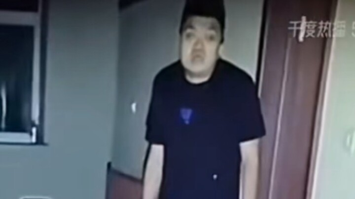 During the outdoor adventure, Xiaolong was surprised to meet Xiaohong and a schizophrenic brother li