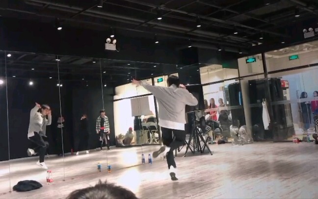 [Wang Chenyi] Two instructional videos of Chenyi posted by students of Jiahe Dance Society on Dianpi