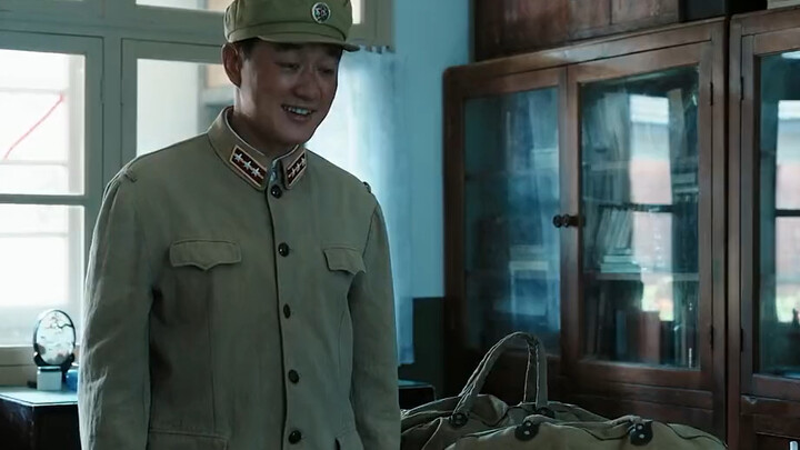 Nhiều năm qua không rõ tính chất công việc của chồng, mãi cho đến khi Nguyên soái đến nhà.