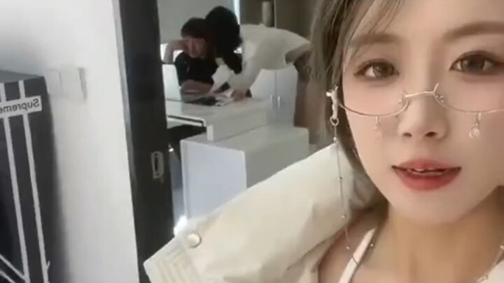 People who wear glasses have a lot of charm.