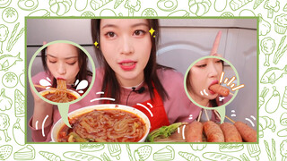 I'd like spicy and sour noodles! With deep-fried sausage