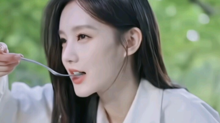 นี่ก็คือรุ่นพี่สาวใสซื่อชัดๆ