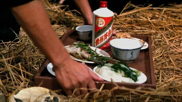 港片里的断头饭都吃什么，啃烧鹅喝枸杞汤，吃清蒸鱼喝茅子