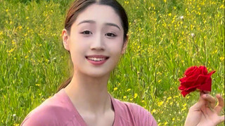 闻着花香 跳起舞蹈～