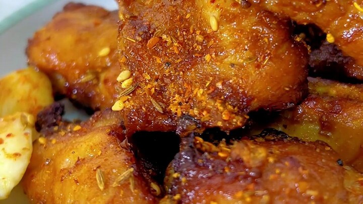 مللت من أضلاع الخنزير المطبوخة بالصوص الأحمر؟ جرّب أضلاع الخنزير المشوية المتصاعدة بالزيت والرائحة ا