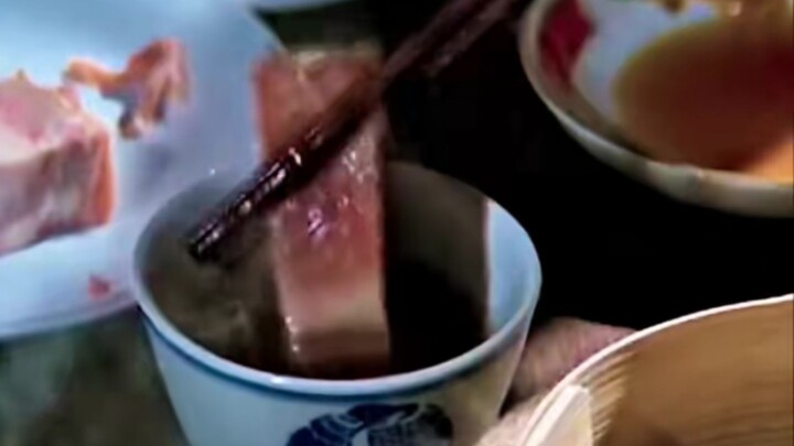 Qianlong didn't know how to eat crab roe soup dumplings; he had no idea there was hot soup inside, s