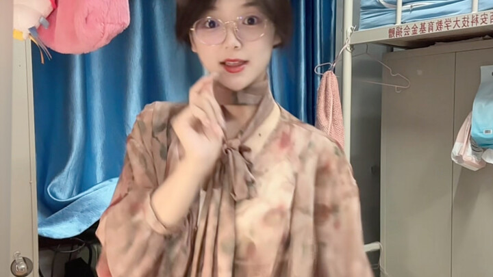 Mencuri pakai satu-satunya pakaian seksi teman sekamar～