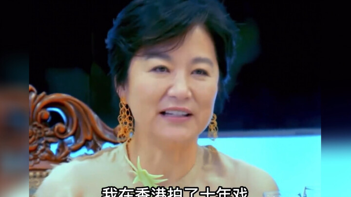 Lin Qingxia says filming in Hong Kong was very lonely—she felt like she was on a deserted island. Sh