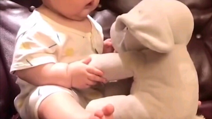 When Human Babies Meet Silly, Hilarious Toys