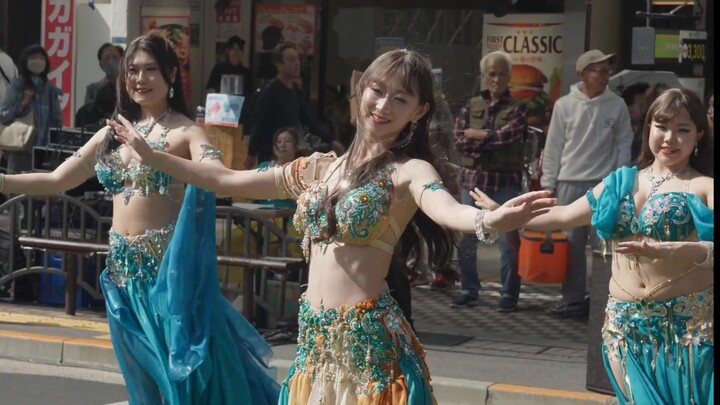Xiao Rizi's belly dance featuring all sorts of quirky characters!