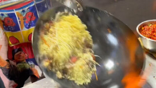 Mie Goreng Kukus Babi Dongguan, 18 per porsi. Harganya paling tinggi di pasaran.