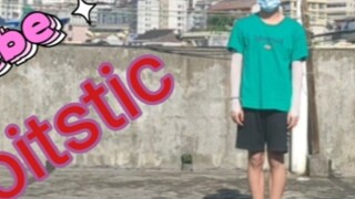 Một cậu bé trung học đã nhảy liên tiếp năm bài hát của MAMAMOO trên sân thượng. Đệ trình đầu tiên.