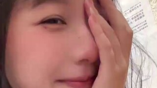 เพื่อนสนิทของฉันเลิกกับฉันไปแล้ว ฉันปลอบใจเธอแค่ภายนอก แต่จริงๆ แล้วฉันมีความสุขมาก