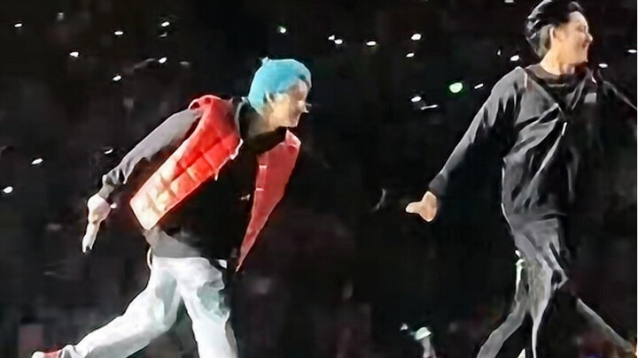 [Qu Ba] 2022.09.02 SVT World Tour, Belmont 0901 Show: Little Qu drags Little Ba all over the stage, 